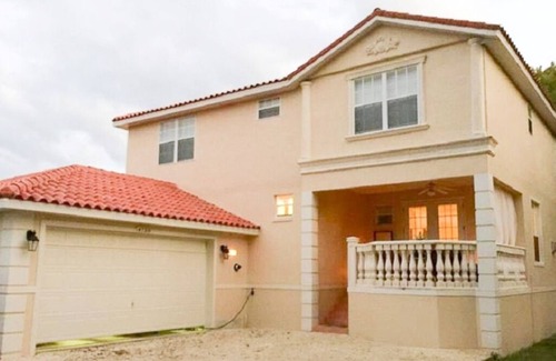 Homosassa House | River Front Marina - Great River View! Boat Slip avail. Pool, Kayaks & Bikes!