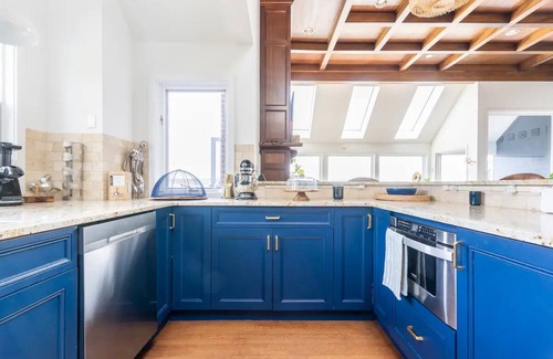 South Nyack House | River front with large decks and dock over the Hudson