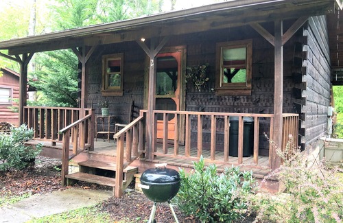 Townsend Cabin | River Frontage ❄Hot Tub ❄Whirlpool bath ❄Studio for Two ❄Pet Friendly