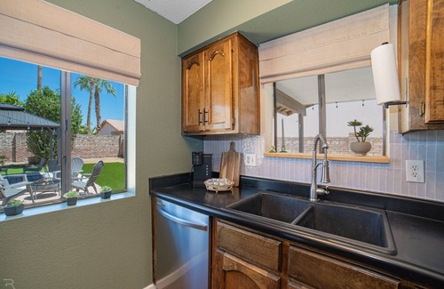 Mesa Del Sol House | River Fun Awaits! Pool, Putting Green, Arcade & More – Sleeps 8!