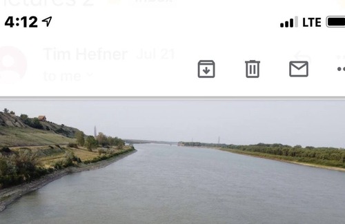 Williston House | River Hacienda #2 - Private Daylight Basement Apt with view of Missouri River