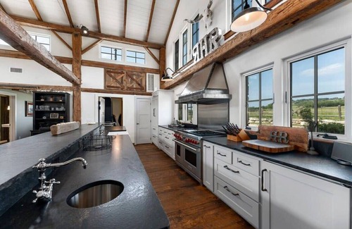 Blanco House | River Hill Ranch, Pet friendly, Firepit, Sleeps 10