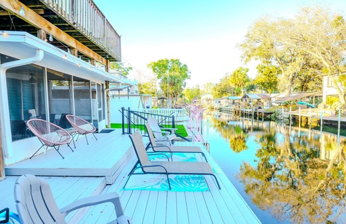Weeki Wachee Gardens House | River home with huge arcade, hot tub kayaks, mini golf and floating pad, 80in TV