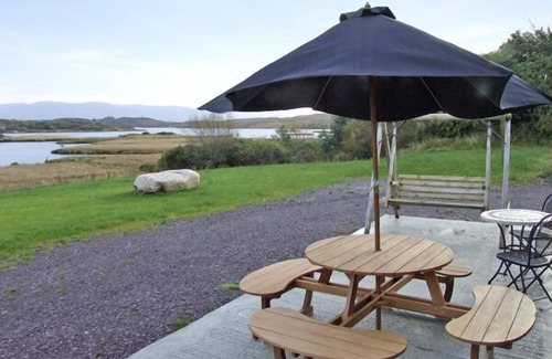 Sneem Cottage | RIVER HOUSE, family friendly, with open fire in Sneem, County Kerry