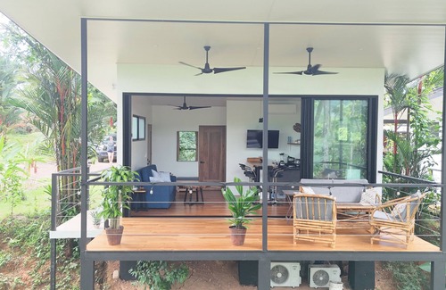 Uvita Cabin | 🌿 River Lodge — Your Jungle Hideaway in the Heart of Uvita. Walk everywhere!