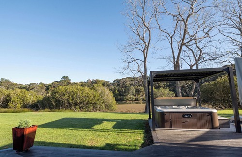 Haruru House | River Palms Retreat - Paihia Holiday Home