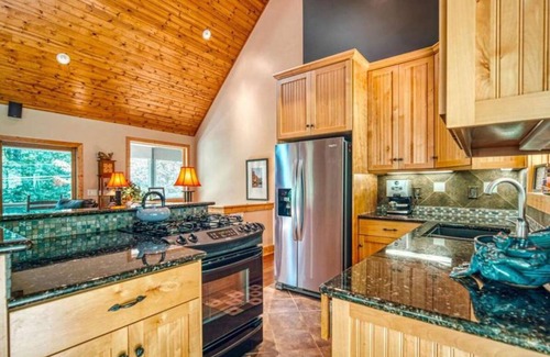 Murphy House | "River Paradise!" Luxury waterfront home situated on beautiful Hiawassee River.