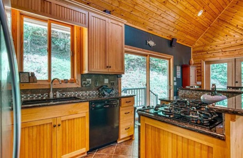 Murphy House | "River Paradise!" Luxury waterfront home situated on beautiful Hiawassee River.