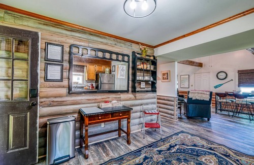 Town Creek Cabin | River Rendezvous - Doublehead