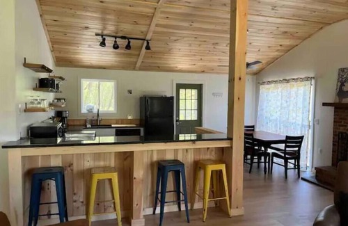 Fishers Hill House | River Retreat w/Kayaks, Firepits, Stars, No clean fee