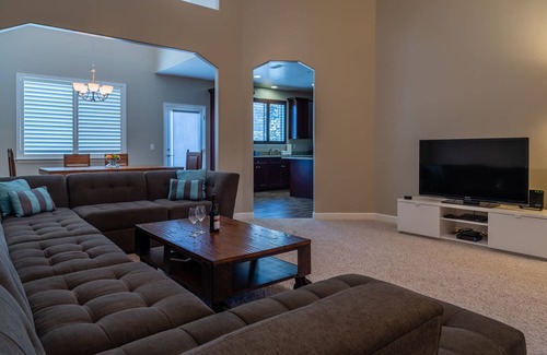 San Miguel House | River Road-All Roads lead to Wineries, Vineyards, and Views!