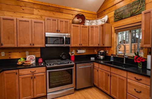 Pagosa Springs House | River Rock Cabin: Hot Tub, Arcade Room, Fire Pit, 3 Min to Uptown Pagosa, Private Colorado Setting