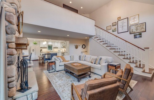 Butler House | River Rock Retreat Lake Views and Dock