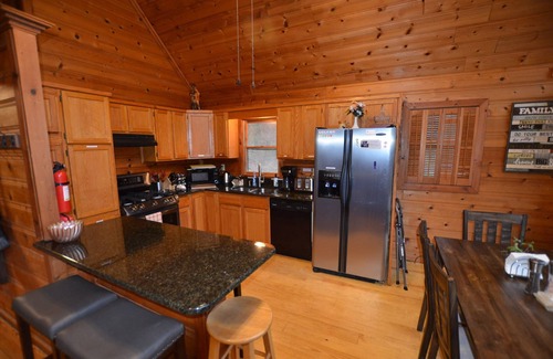 Deep Gap Cabin | River Rock: stream side, 11 acres, hot tub, waterfall