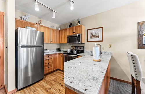 River Run Condo | River Run Condo w/Scenic Mountains Views; Steps from Gondola, Shops & Dining
