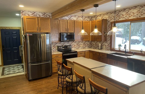 Pinnacle House | River Run Lodge - Your Tranquil Retreat 20 minutes from Glacier National Park