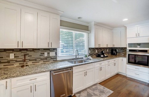 Harbor House House | River's Edge: 15% Off Special Until Nov 30!