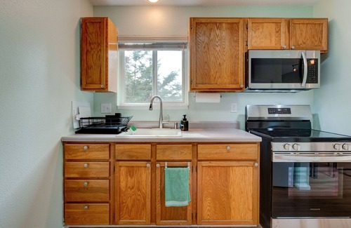 Battle Ground House | River's Edge, Cozy Guest House By The River