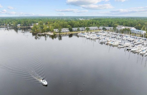 Fairfield Harbour Apartment | River's Edge