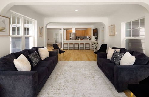 Leaburg House | River's Rest: Waterfront, Hot Tub, Pool table