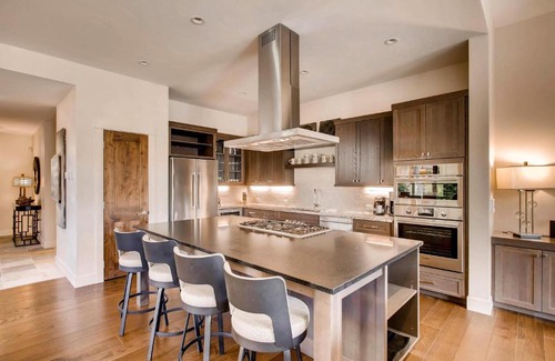 Fairmount On The River House | River Song at The Shores