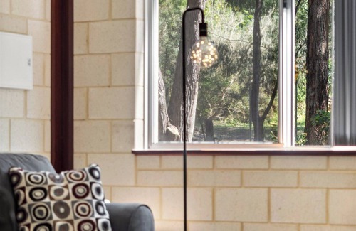 Margaret River Ski Chalet | River Tree Chalet |Home by the River