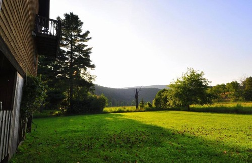 Great Cacapon House | River Valley Cabin - Riverfront Cabin