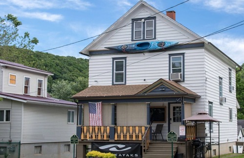 Franklin House | River Valley Retreat, paddlers & peddlers paradise on the Allegheny river