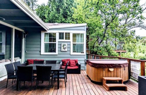 Healdsburg House | River View Lodge A Wine Country Escape
