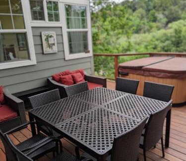 Healdsburg House | River View Lodge A Wine Country Escape