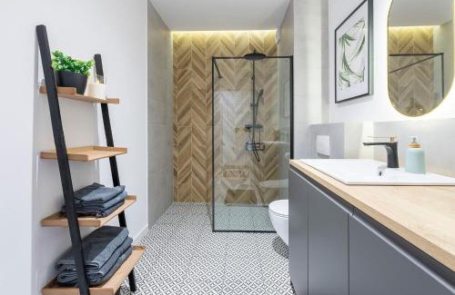 Ilawa Apartment | River View - widok na wodę, parking w hali, winda, 3pok i 5 łóżek, klima, Netflix i Max, centrum