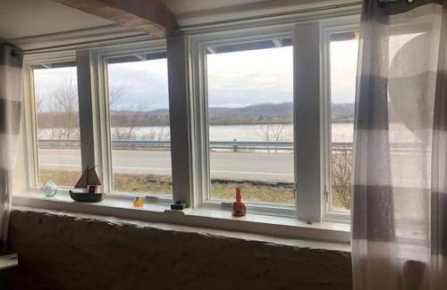 Madison House | River Views from Every Room! Clean, Fun, Secluded, but close to town.