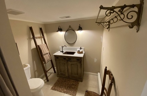 Mystic Apartment | Riverbed, Romantic Waterfront Suite, walk to town