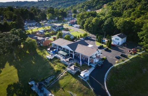 Madison Hotel | Riverboat Inn & Suites