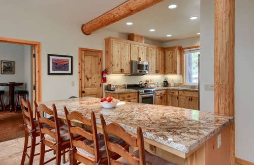 North Wawona House | Rivercrest Lodge with Hot Tub-Pool Table-Firepit