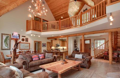 North Wawona House | Rivercrest Lodge with Hot Tub-Pool Table-Firepit