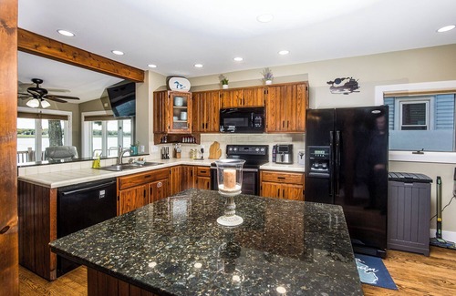 Port Huron House | Riverfront 3BR w/2 Kings, Hot Tub & EV Charger