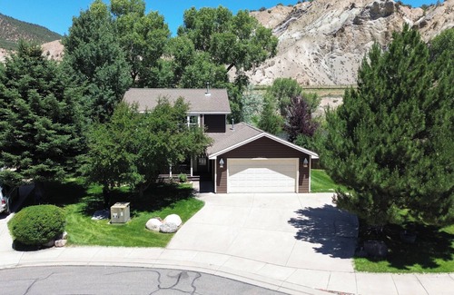 Gypsum House | Riverfront Access on the Eagle River - Private Hot Tub - Fishing/Rafting/OHV