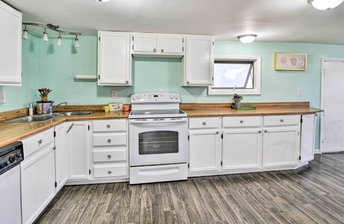 Algonac House | Riverfront Algonac Home w/ Shared Backyard!