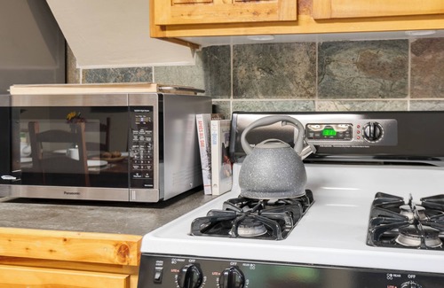 Old Bend House | Riverfront Bend by AvantStay | Private Dock+Kayaks, Large Yard w/Views, Hot Tub
