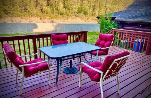 Bragg Creek House | Riverfront Bragg Creek Home - The Perfect Getaway w/spacious deck