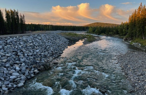 Bragg Creek House | Riverfront Bragg Creek Home - The Perfect Getaway w/spacious deck