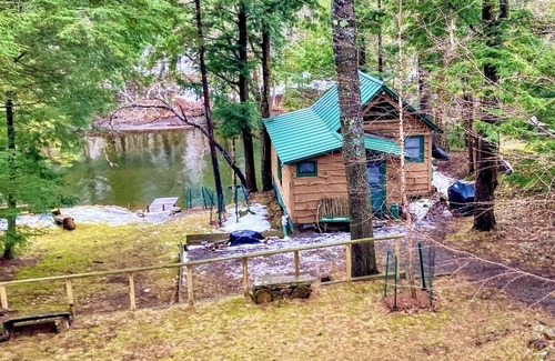 Old Forge Cabin | Riverfront Cabin for Two, Perfect Getaway! Summer- Weekly only Sat. to Sat.
