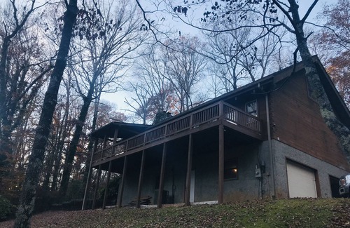 Lynn Cabin | Riverfront Cabin in Horse Country