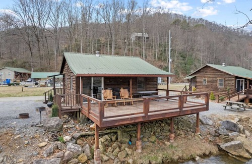 Dillsboro Cabin | Riverfront Cabin, Mountain Views, Fishing, and Rafting!