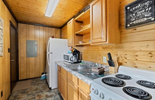 Dillsboro Cabin | Riverfront Cabin, Mountain Views, Fishing, and Hiking!