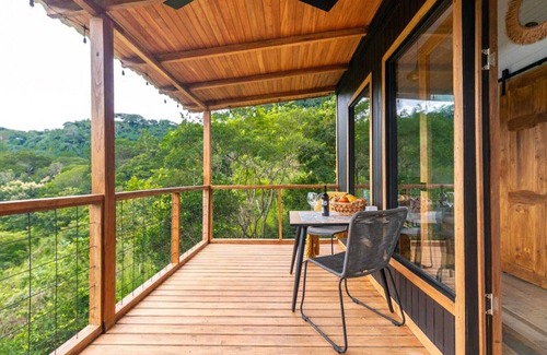 Ciudad Colon Apartment | Riverfront Cabin: Stunning Views : 20 Minutes to the SJO Airport !