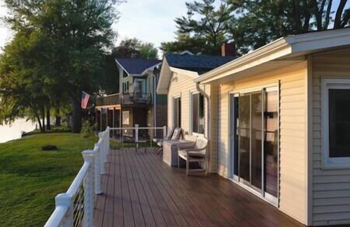 Quad Cities House | Riverfront Cabin:Wrap Around Deck & 3 Season Room