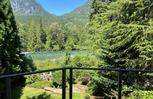 Gold Bar Ski Chalet | Riverfront Chalet with Spectacular View in Cascade Mountains of Stevens Pass
