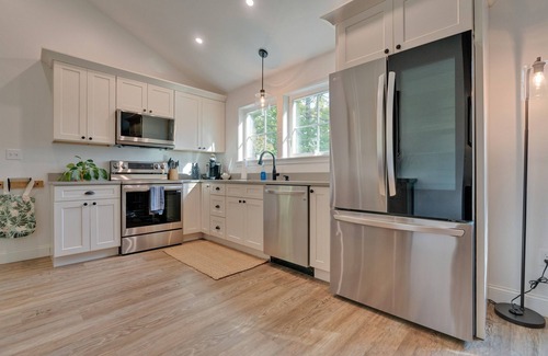 Kennebunk House | Riverfront! Close to Dock Square & Beach! KBK/KPT